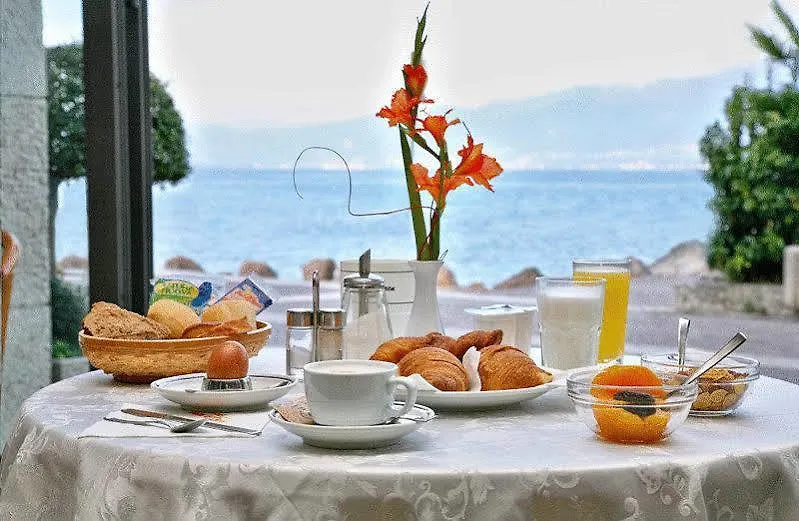 Hotel Vela D'Oro Dependence 2*, Bardolino